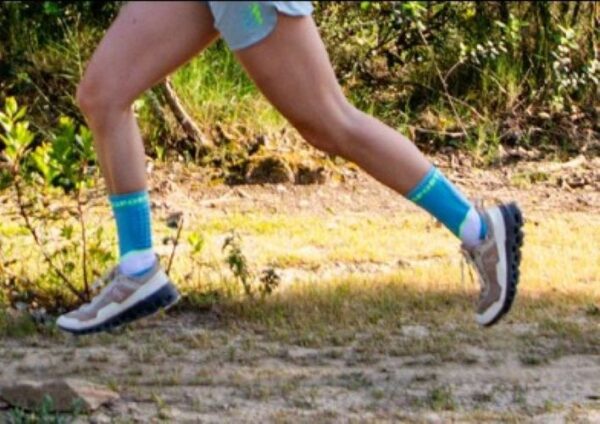 Ultra Trail Socks V2.0 - Meia de Compressão para trilha (Cano Médio)